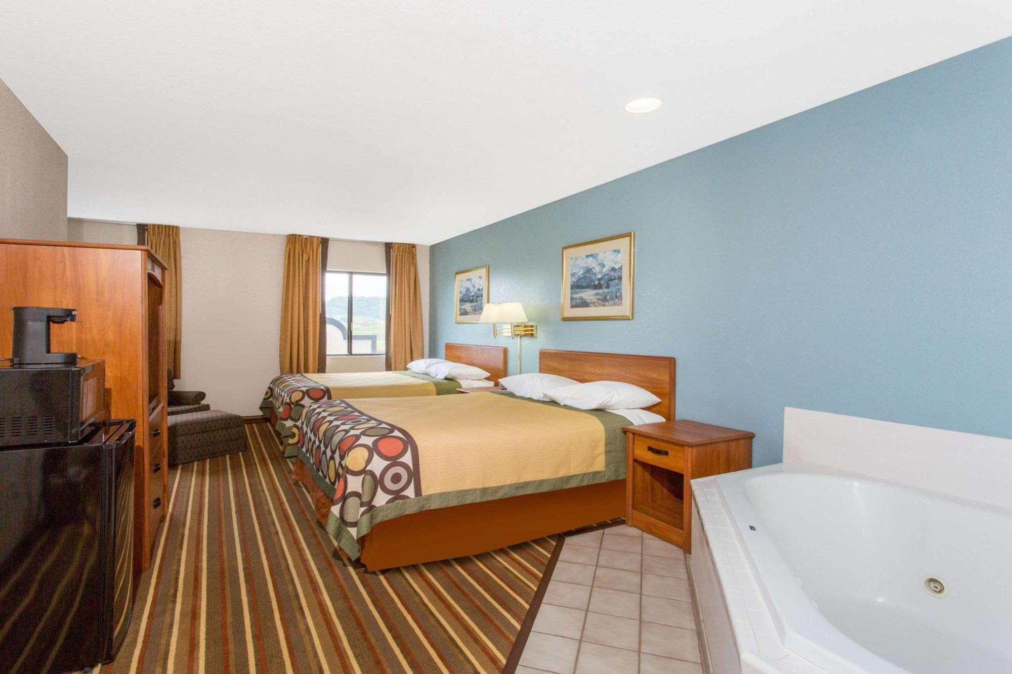 Hotel Super 8 By Wyndham Bedford Exterior foto
